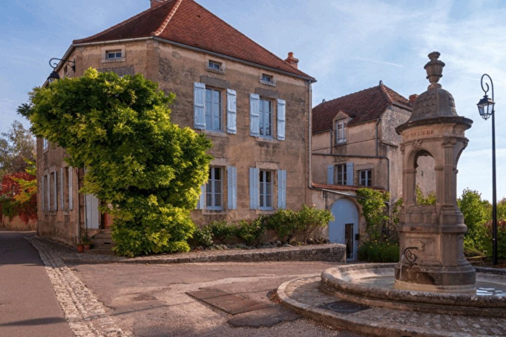 Le saviez-vous ? Ce plus beau village de France en Bourgogne abrite un trésor gallo-romain caché sous l’abbaye