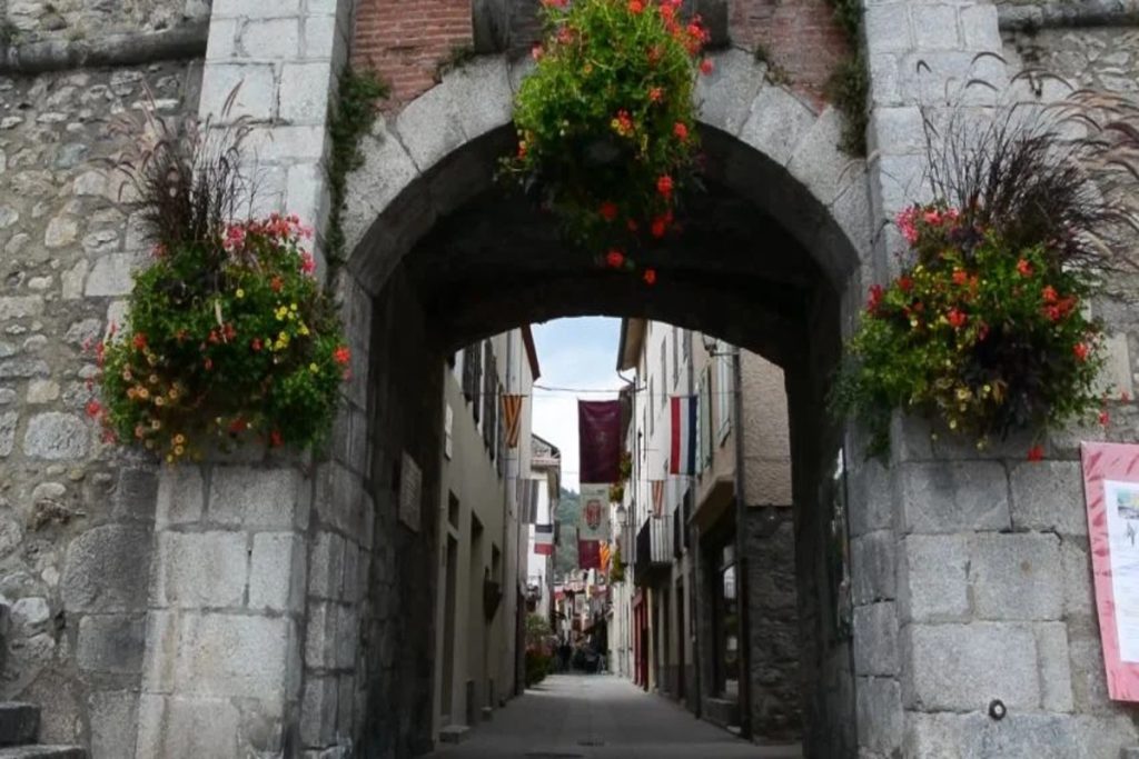 Ce village des Pyrénées-Orientales est un des plus beaux de France, une cité fortifiée unique 