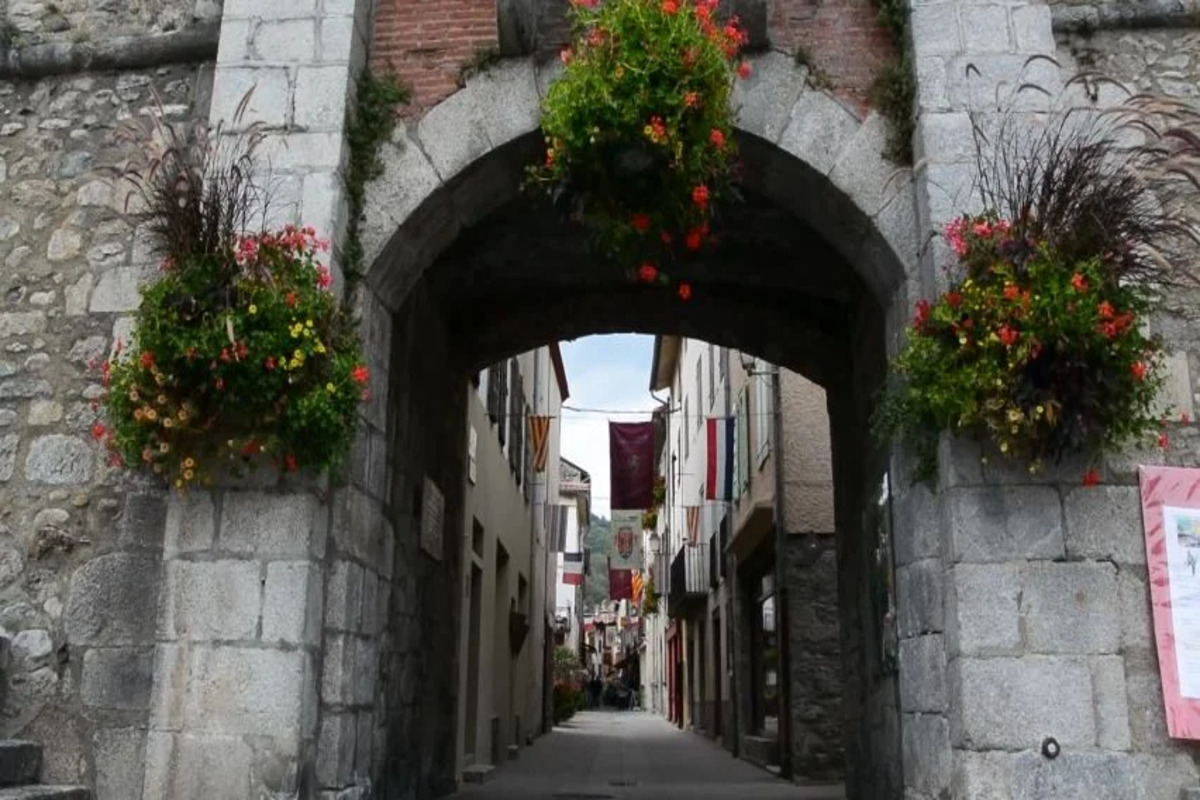 Ce village des Pyrénées-Orientales est un des plus beaux de France, une cité fortifiée unique