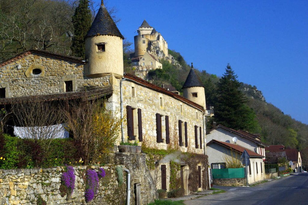 Ce village de Dordogne avec ses bastides et ses grottes est un plus beau de France incontournable 