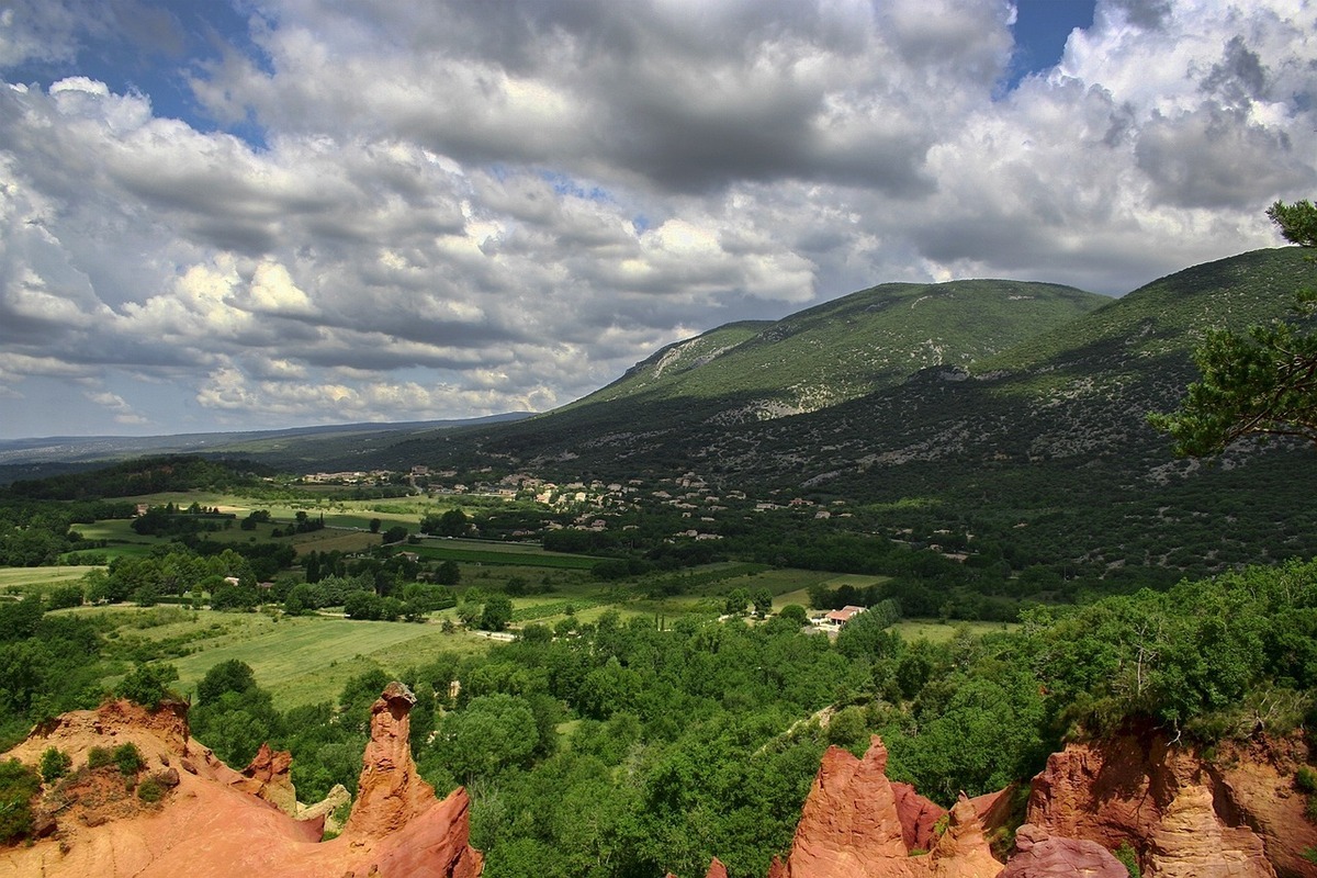 Le secret le mieux gardé du Luberon : un sentier qui serpente à travers d’anciennes mines d’ocre