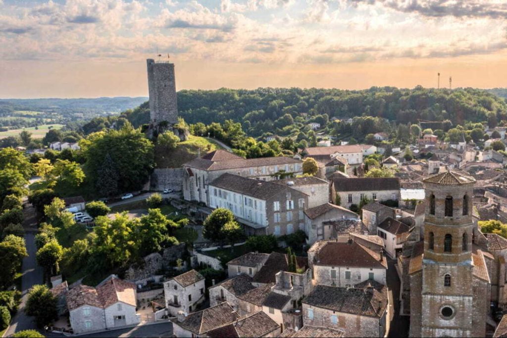 Oubliez la Provence : le Quercy Blanc est une région aux pierres blanches et aux bastides médiévales pleines de charme