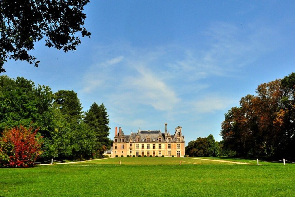 Loin des châteaux surfaits, ce joyau de la Renaissance dans le Loir-et-Cher est un havre de paix à visiter cet automne
