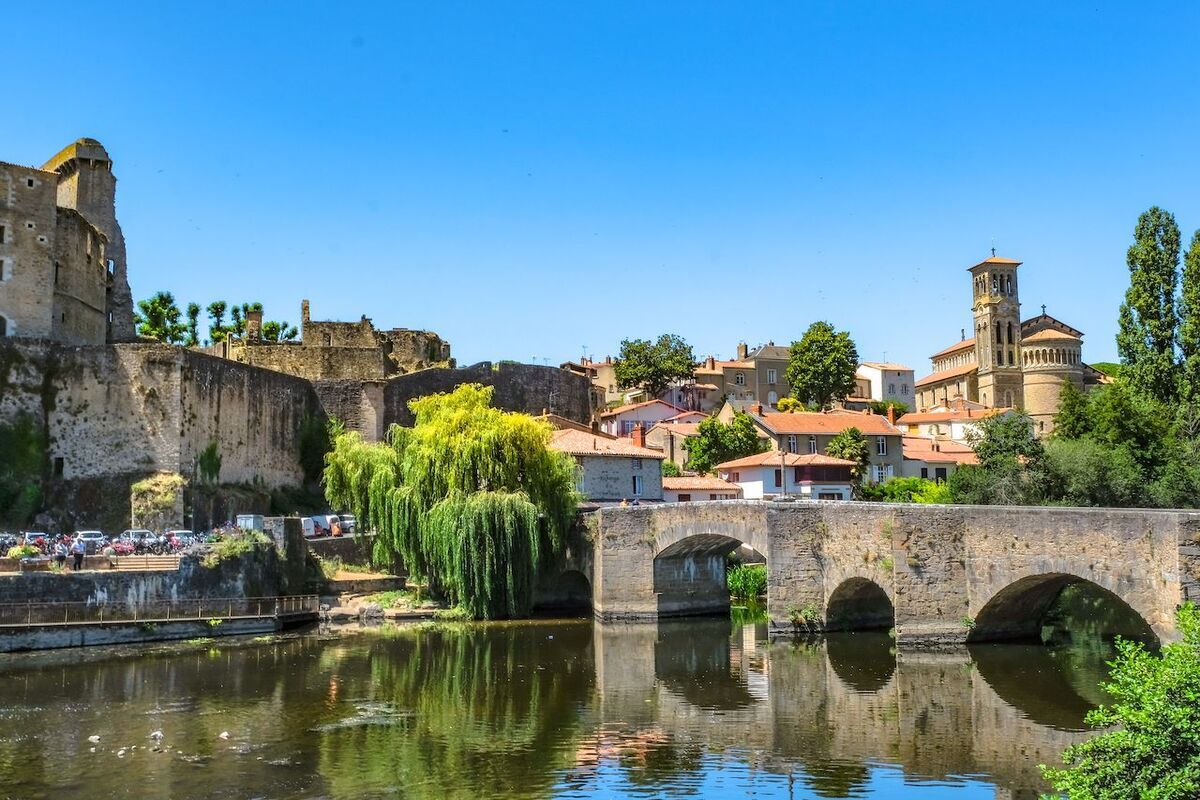 Ce village de la Loire-Atlantique, au bord de l’eau, est une pépite de charme pour une escapade automnale près de Nantes