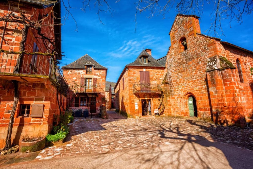 Ce village de Corrèze, avec ses tours nobles, est une plongée dans l’histoire au cœur d’une nature généreuse en automne