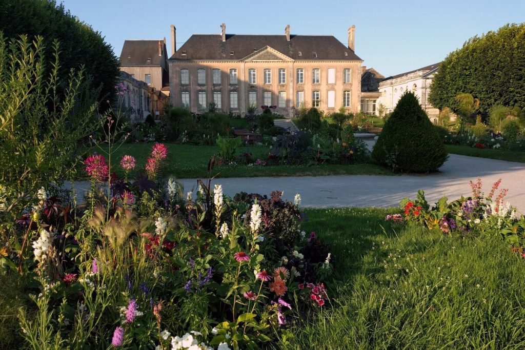 Ce village de l&rsquo;Orne, au cœur du Perche, est une carte postale de la France rurale, idéal pour déconnecter cet automne 