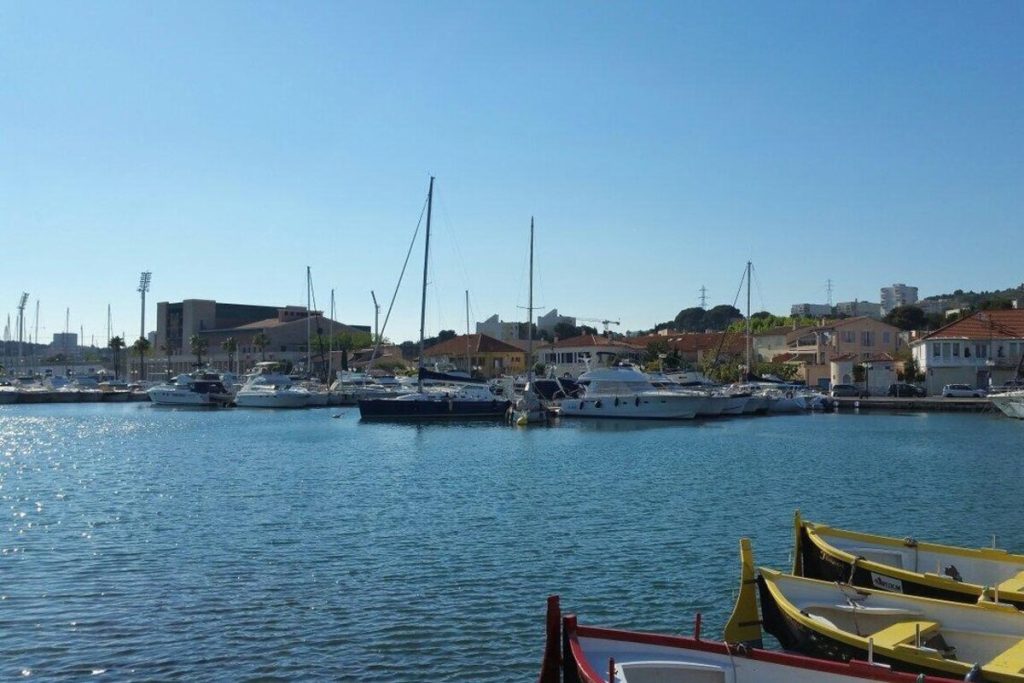Ce village de l’Hérault est un ancien village de pêcheurs aux maisons colorées, un lieu pittoresque et plein de charme