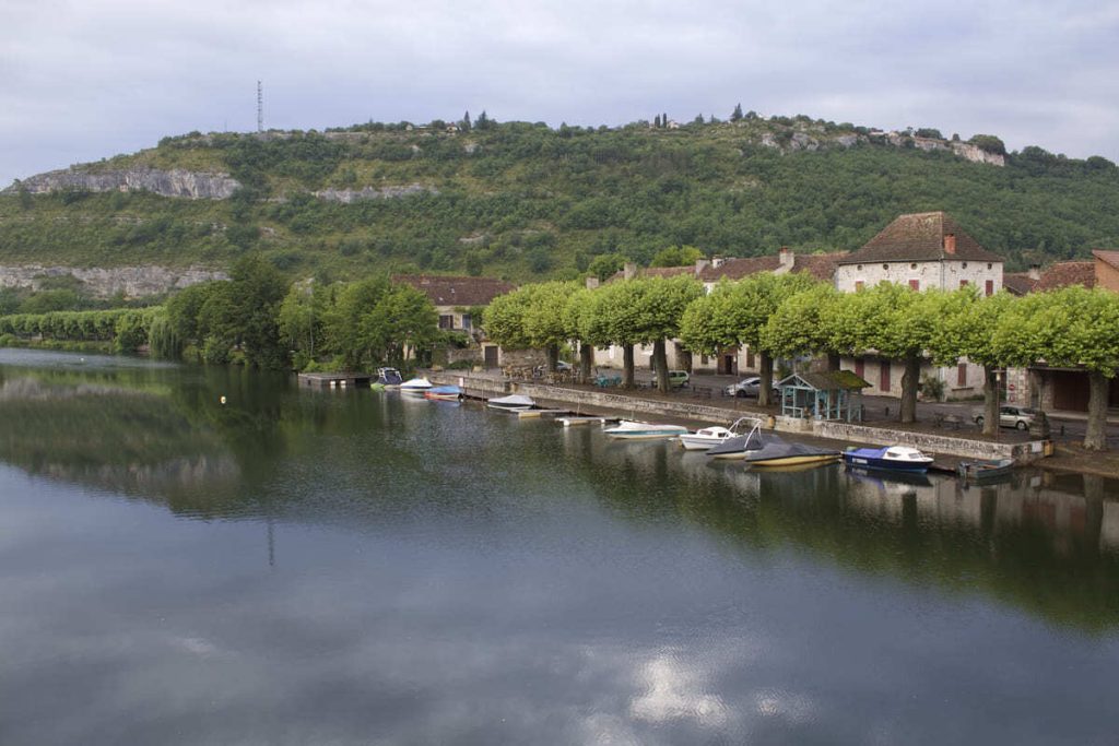 Ce village du Lot est le lieu de naissance de Françoise Sagan, qui a écrit « Bonjour Tristesse » dans la maison familiale 
