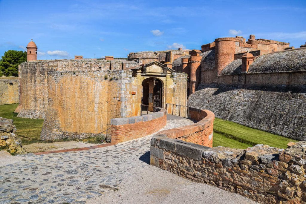 Le saviez-vous ? La plus ancienne forteresse de France se cache dans ce village des Pyrénées-Orientales 