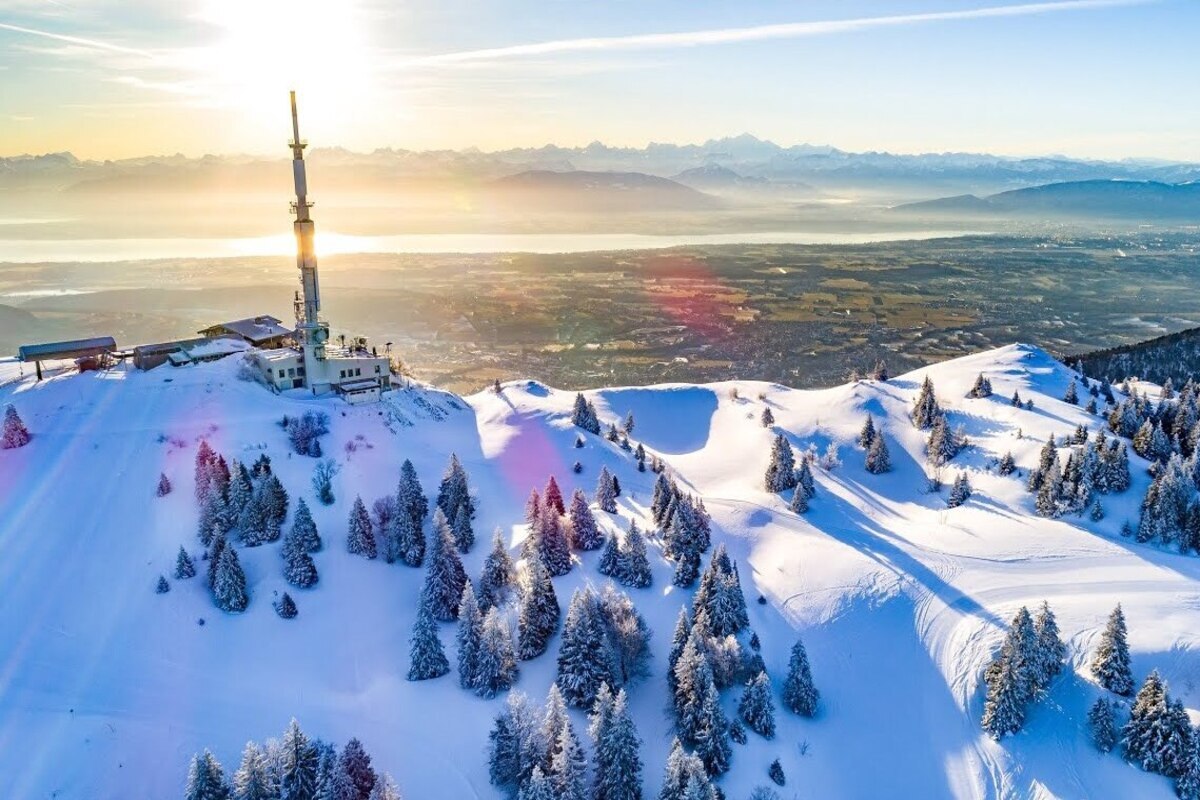 Oubliez les Alpes en hiver : les Monts du Jura offrent un paysage nordique et des activités plus douces