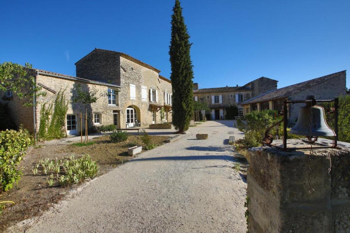 La Drôme provençale cache ce plus beau village de France et son marché aux truffes, un rendez-vous secret des gourmets