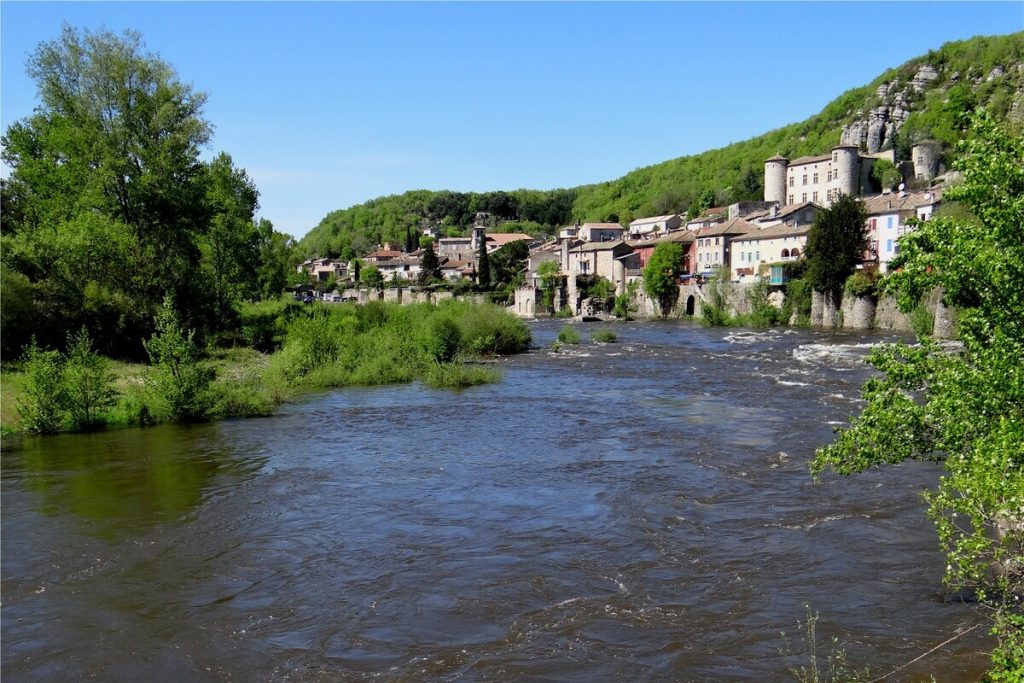 L’Ardèche abrite ce plus beau village de France et sa fête de la châtaigne, un trésor gourmand d’octobre