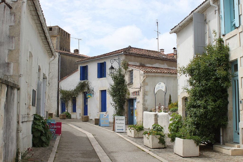 ce plus beau village de france de charente maritime est un port de pêcheurs idéal pour déguster les huîtres de septembre