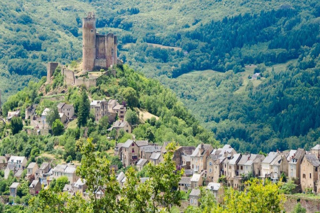 L&rsquo;un des Plus Beaux Villages de France les plus spectaculaires se cache dans les gorges de l&rsquo;Aveyron 