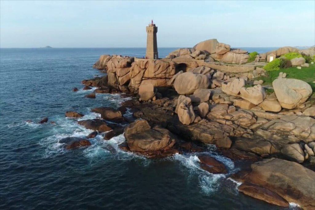 La randonnée secrète sur la Côte de Granit Rose pour des paysages uniques en automne 