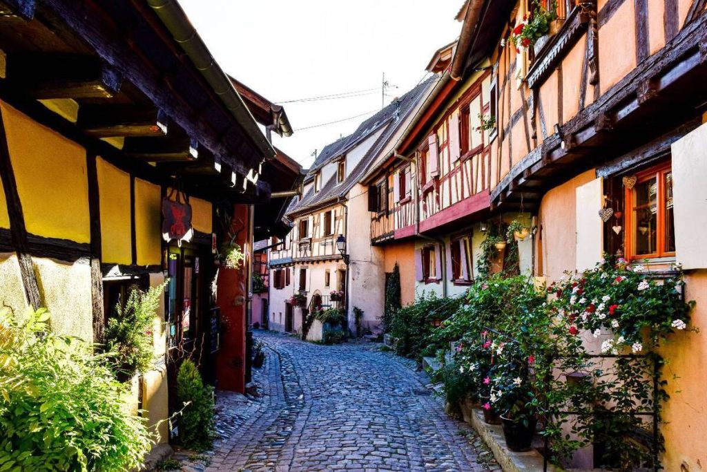 Oubliez Colmar : ce village alsacien est le vrai secret des amateurs de vin et d’authenticité 