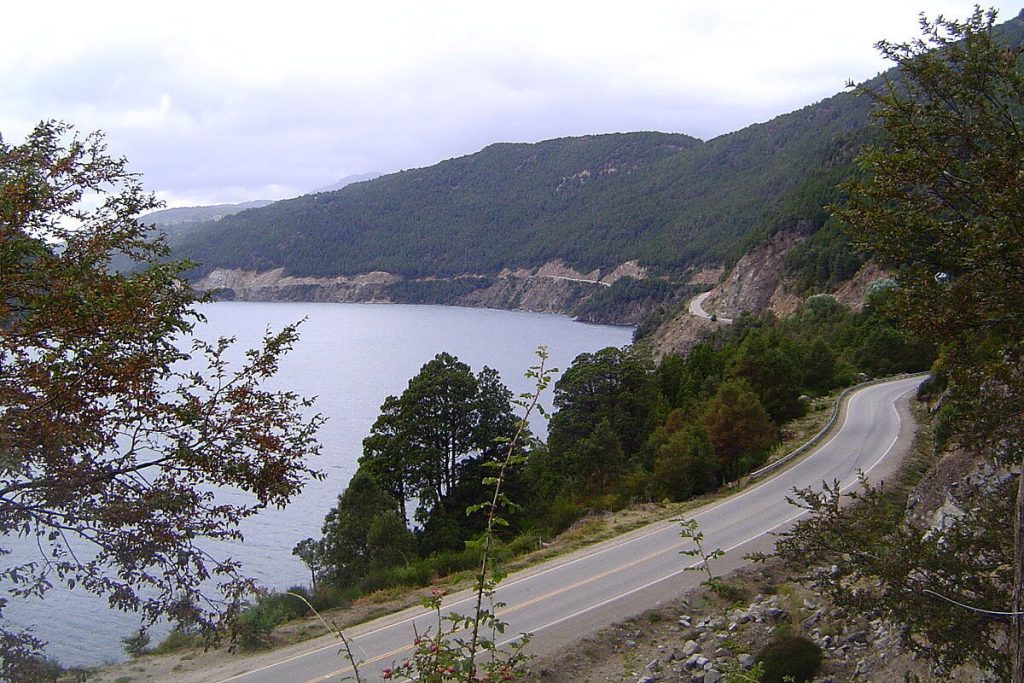 La « Route des Lacs » du Jura : un itinéraire spectaculaire pour admirer les couleurs de l&rsquo;automne