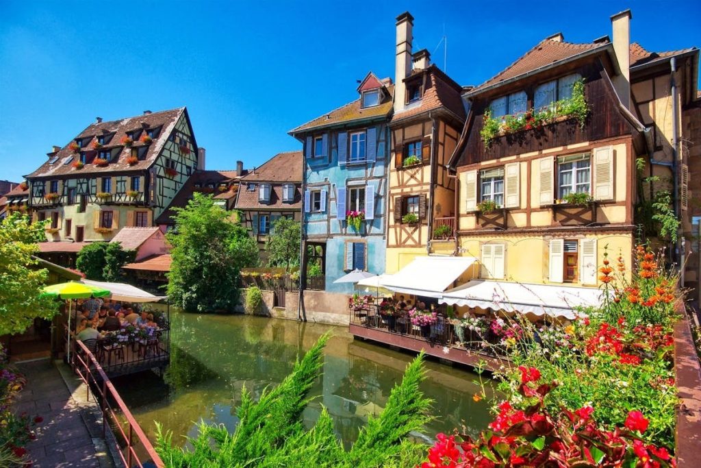 La « Petite Venise » de Colmar : une balade en barque secrète et romantique 