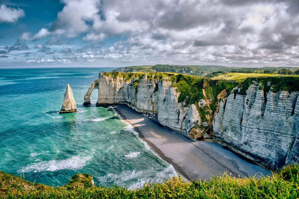 L’idée pour la Toussaint : une balade sur les falaises d’Étretat sans la foule estivale