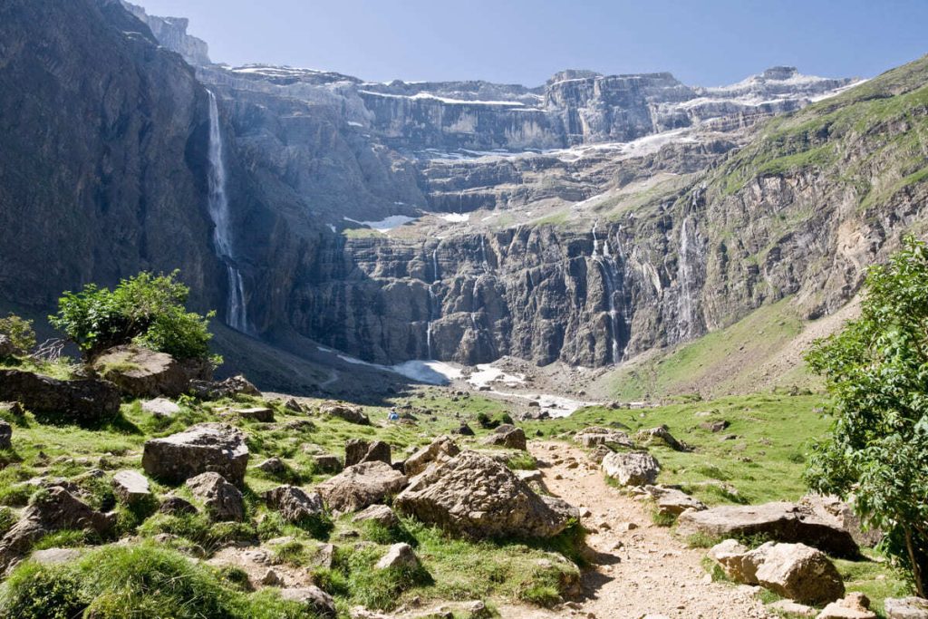 Le « Cirque de Gavarnie » : une randonnée spectaculaire au pied d’une muraille de 1500 mètres 