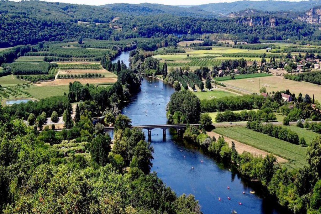 La « Route des 1001 Châteaux » de Dordogne, un itinéraire magique au cœur du Périgord en automne