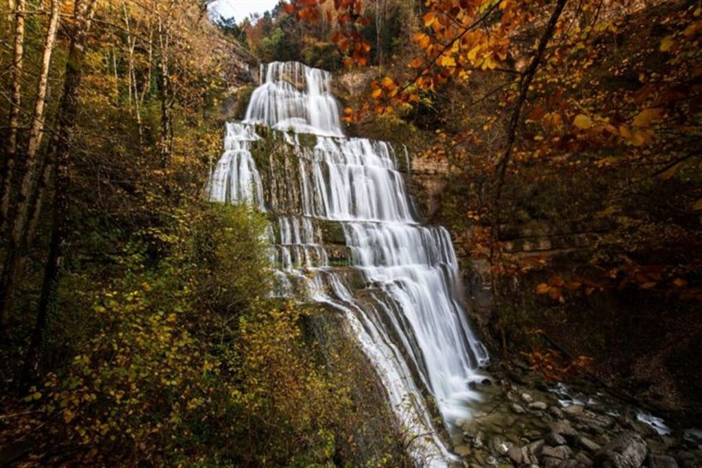 Le secret des « cascades du Hérisson », une randonnée féerique en automne 