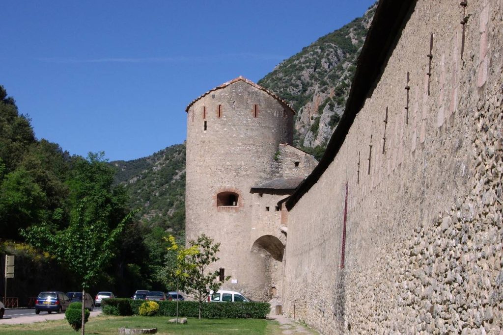 Oubliez la côte : ce village fortifié par Vauban est un joyau méconnu des Pyrénées