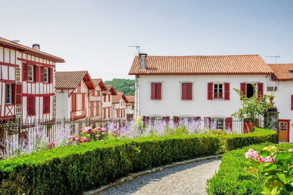 Ce village du Pays Basque est la capitale du piment, et octobre est le mois de la fête