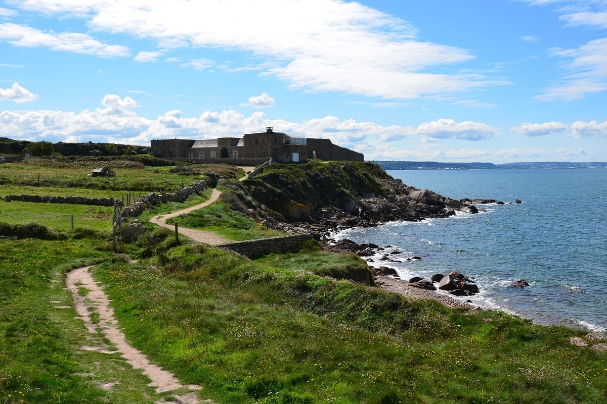Cet automne, explorez le Cotentin, une presqu’île normande au caractère sauvage et aux paysages préservés et authentiques
