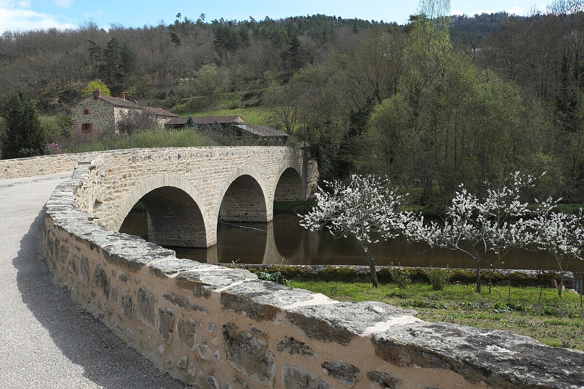 Ce village de Haute-Loire, un des plus beaux de France, est une halte authentique en montagne